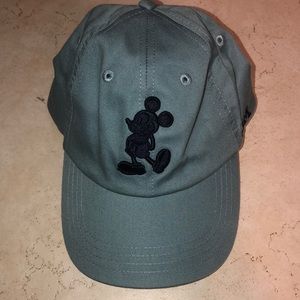 NEW Disney Mickey Mouse hat